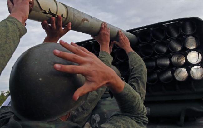 Боевики за сутки 5 раз обстреляли из "Градов" Чернухино, ранен один украинский военный, - глава ЛОГА