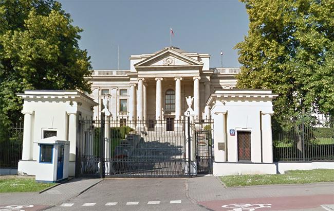 Польша решила выслать из страны 4 российских дипломатов