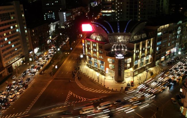 У центрі Києва пролунало кілька схожих на вибух звуків