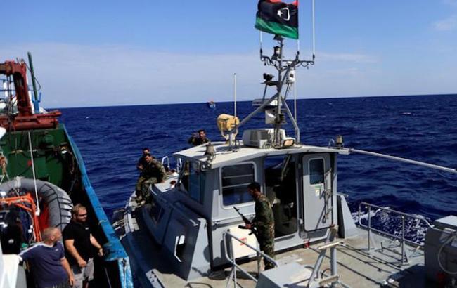 Берегова охорона Лівії обстріляла два італійських риболовні судна