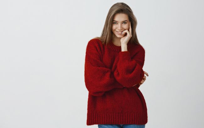 Стилістка пояснила, як вибрати класний светр на весну