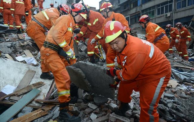 У Китаї обвалилися чотири житлові будинки, є жертви