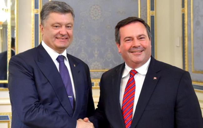 Порошенко обсудил с министром обороны Канады военно-техническое сотрудничество