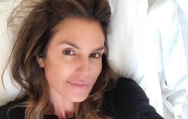 Для тех, у кого нет времени: Синди Кроуфорд учит делать макияж за 5 минут