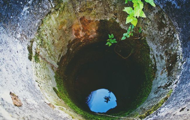 Упал и не смог выбраться: во Львовской области утонул в колодце малыш