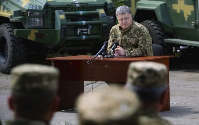 Порошенко поручил выделить средства на развитие военных полигонов