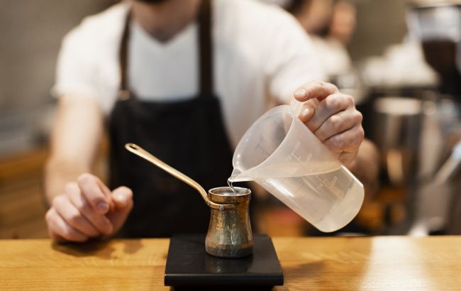 Простий лайфхак, щоб кава не збігала: працює навіть для новачків