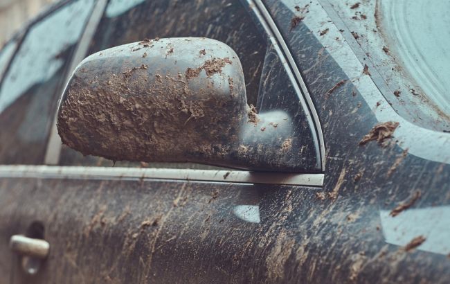 Що робити, якщо авто застрягло в багнюці: ці способи допоможуть вибратися самостійно