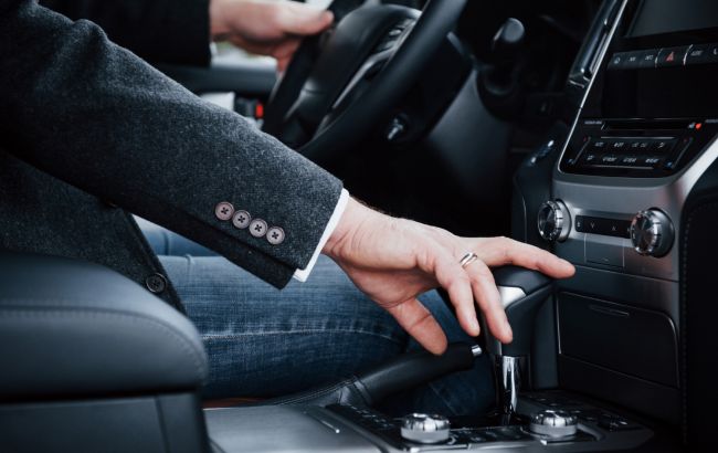 Де в автомобілі можна надійно заховати цінні речі: неочікувані місця