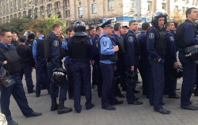 В столкновении фанатов на Майдане пострадали 2 человека, - МВД