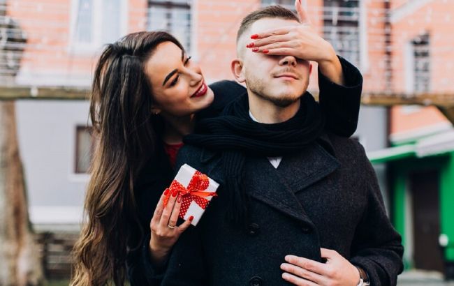 День святого Валентина-2025. Що подарувати чоловіку на 14 лютого: кращі практичні ідеї