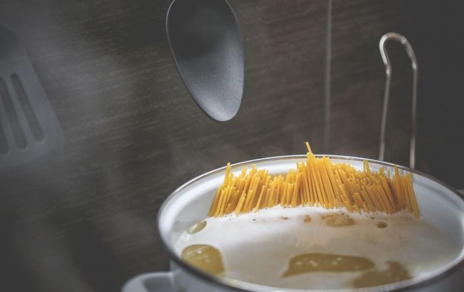 Припиніть так зливати макарони. Помилка, яку роблять майже всі