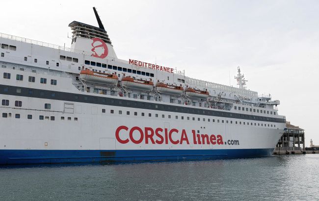 "В вашем распоряжении". Одно из крупнейших судов в Марселе превратили в гостиницу для украинцев