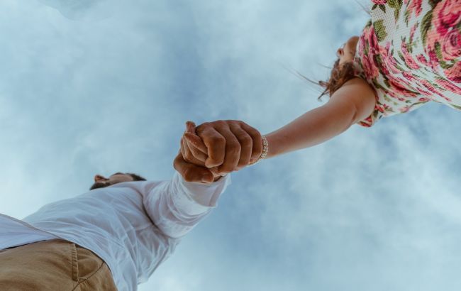 Травень принесе зміни у коханні: хто зі знаків Зодіаку стане щасливим наприкінці весни