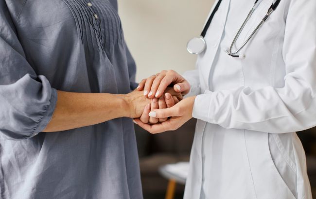 Что делать пациентам, если в госбольнице требуют деньги за услуги