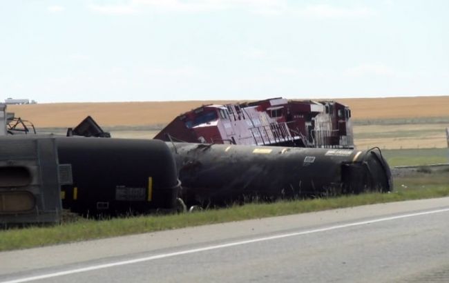 В Канаде поезд с химикатами сошел с рельсов, объявлена эвакуация