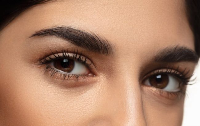 Як візуально подовжити вії без нарощування: прості бʼюті-хитрощі, які працюють