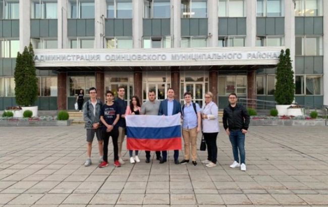 Вместо символики "ДНР": над Донецком вывесили флаг России (фото)