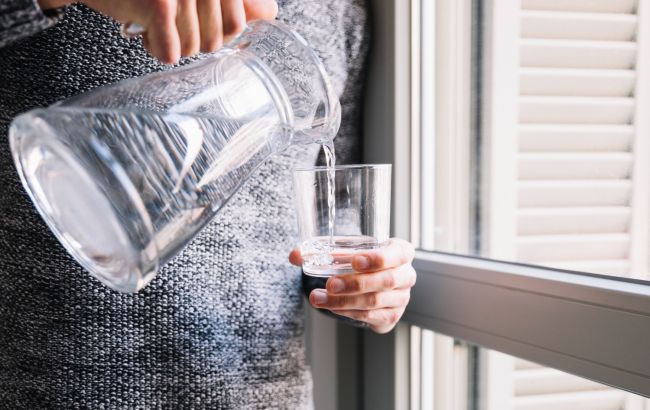 Эксперт рассказал, что будет с организмом, если пить много воды