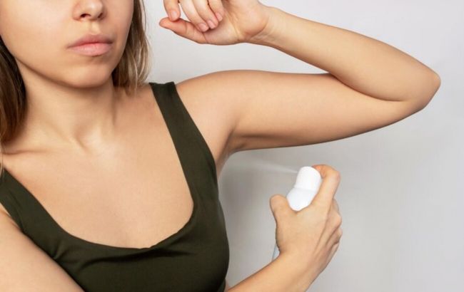 Лікар розповіла про шкоду антиперспірантів та чи варто ними користуватись