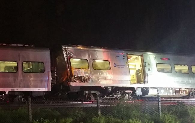 Близ Нью-Йорка сошел с рельсов поезд, пострадали до 100 человек