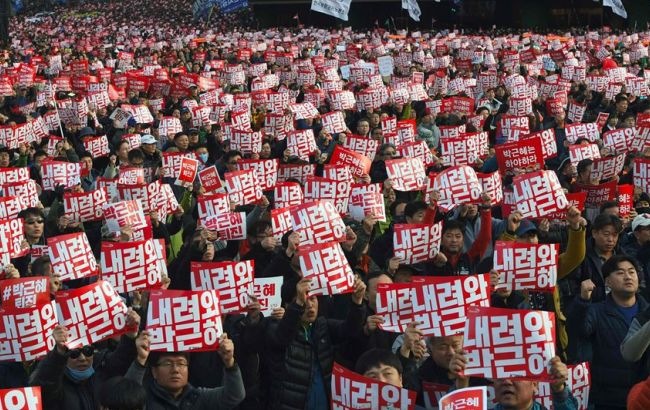 В Сеуле 850 тыс. протестующих требуют отставки президента Южной Кореи