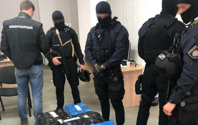 У Сумах шахраї створили call-центр для крадіжки грошей з рахунків іноземців