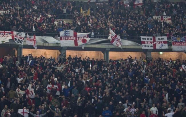 Двум фанатам пожизненно запретили посещать матчи сборной Англии