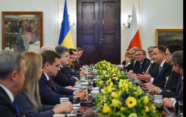 Порошенко предложил открыть еще 4 пункта пропуска на границе с Польшей