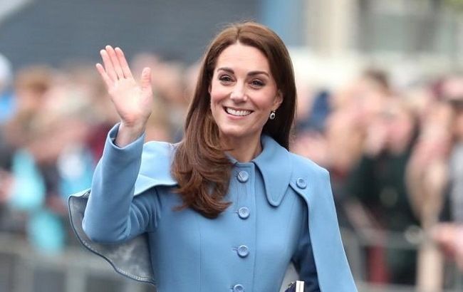 Синяя мечта: Кейт Миддлтон примерила по-весеннему свежий образ в роскошном пальто