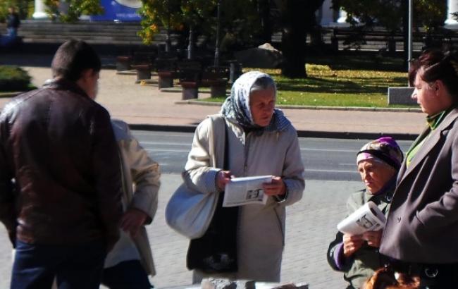 В ДНР и ЛНР жители собираются на митингах требовать у боевиков пенсии и гумпомощь