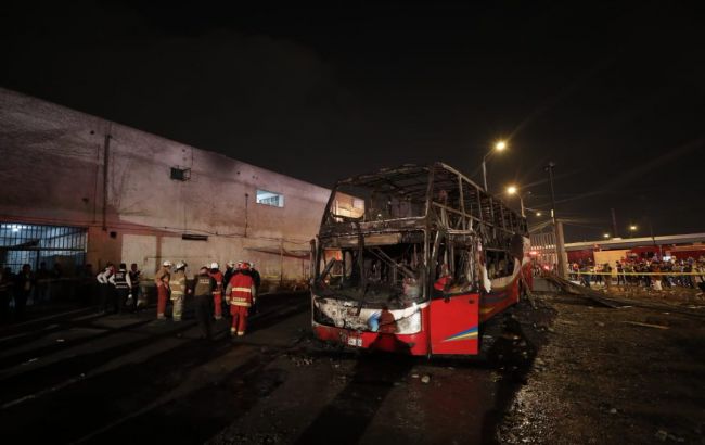 В Перу загорелся автобус с людьми, десятки погибших