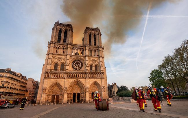 Пожар в Нотр-Даме потушен