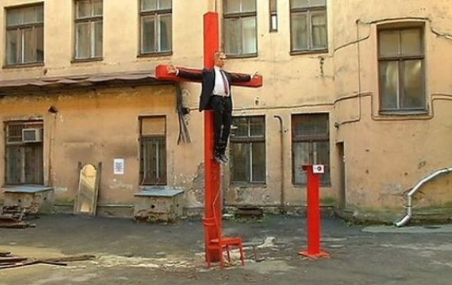 Россия направила Латвии ноту протеста из-за статуи распятого Путина