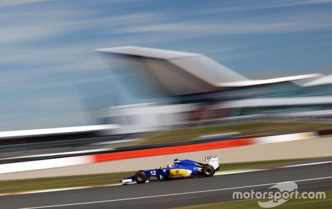 На "Гран-при Великобритании" победу празднует Льюис Хэмилтон