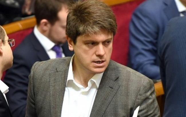 Кабмин возвращает налог на прибыль предприятиям, связанным с окружением Януковича, - нардеп