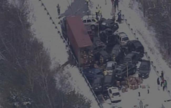 На північному сході США через ожеледицю зіткнулися близько 100 машин