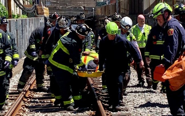 В Бостоне вагон метро сошел с рельсов