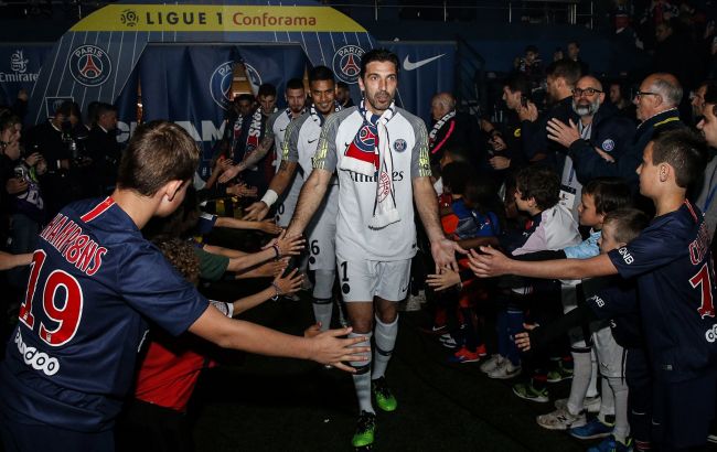 "Барселона" может предложить Буффону работу в клубе