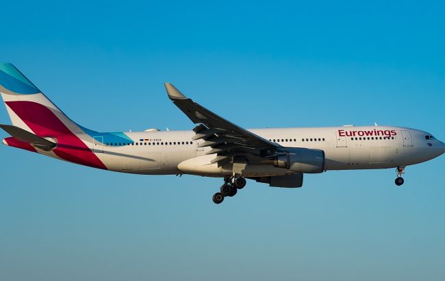 "Не видели ничего подобного". Авиакомпании в Европе продолжают массово отменять рейсы