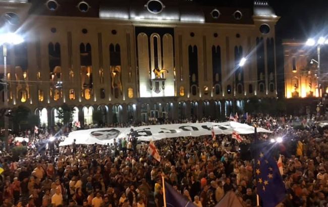 Десятый день протестов в Грузии завершился без столкновений