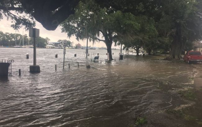 В США шторм "Барри" перерос в ураган