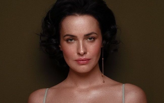 "Станция Розовый фламинго": Даша Астафьева спустилась в метро и прочла там стих (видео)