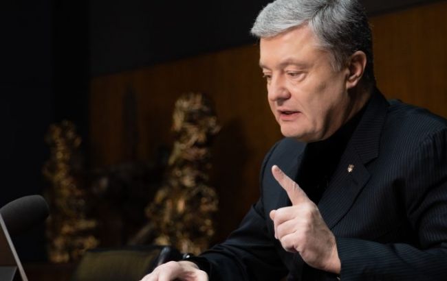 Порошенко: завтра парламент должен принять закон о страховании медиков