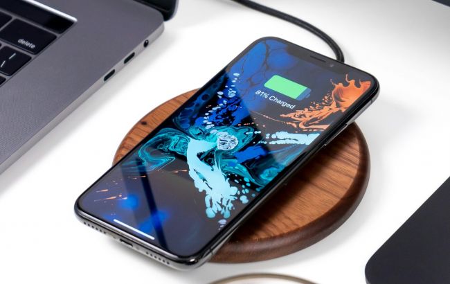 Чи небезпечно заряджати смартфон до 100%? Експерти нарешті пояснили, що відбувається з батареєю