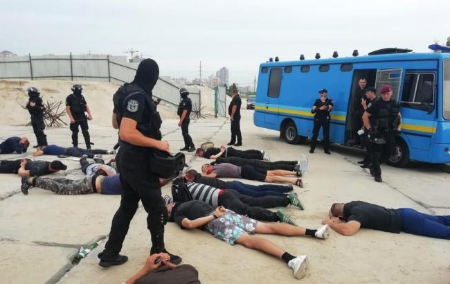 Кількість затриманих на будівництві на Осокорках досягла 80