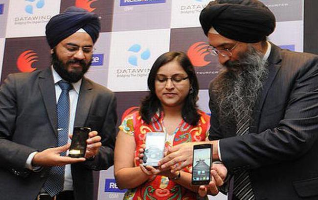 В Индии выпустят самый доступный смартфон в мире за 15 долларов