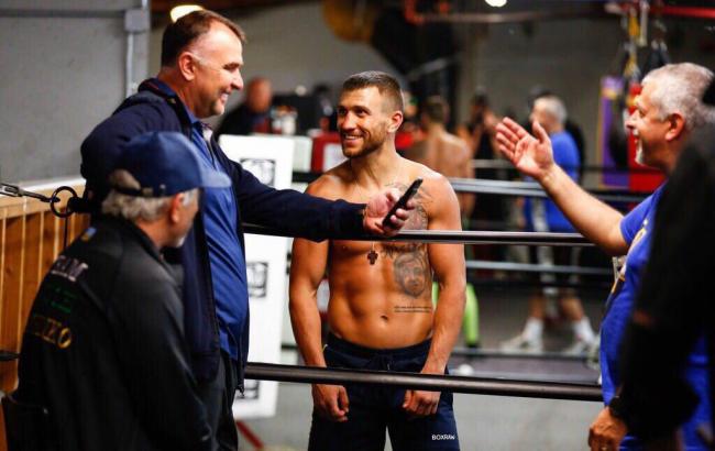 Ломаченко и Линарес провели открытую тренировку перед боем