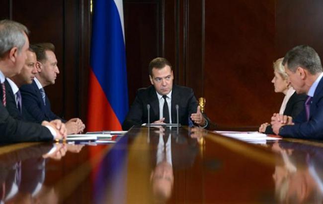 Правительство РФ обсуждает возможность сокращения добычи нефти