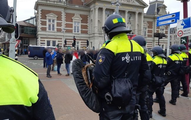 В Амстердаме на акции против карантинных ограничений задержали более 150 людей